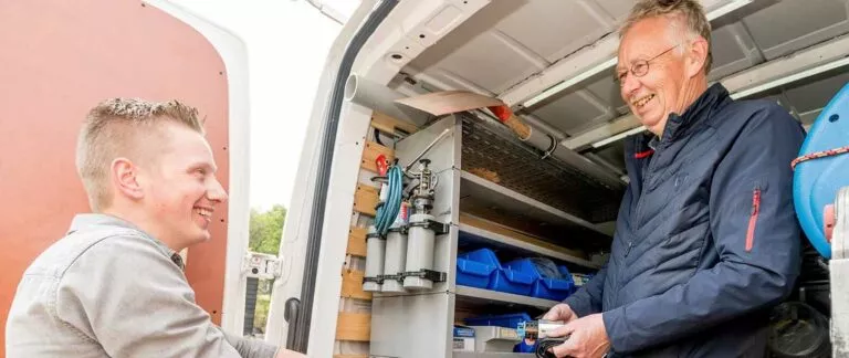 Vader en zoon samen werkzaam bij Totaalinstallateur N. Kuiper BV