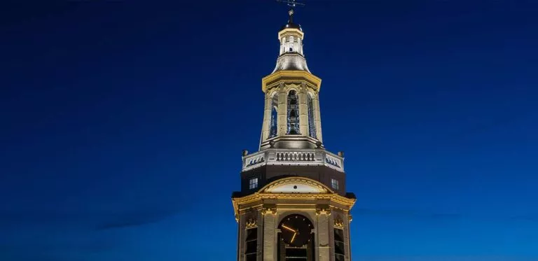 Smeeïng verlicht mooiste kerktoren van Nederland