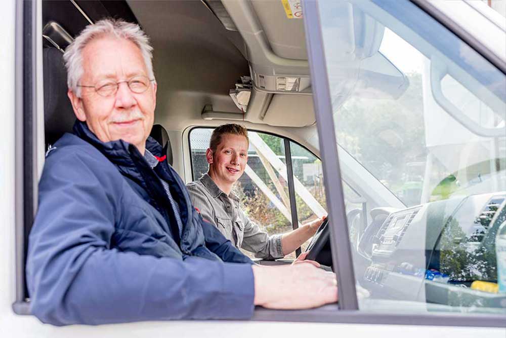 Vader en zoon werkzaam bij N. Kuiper BV